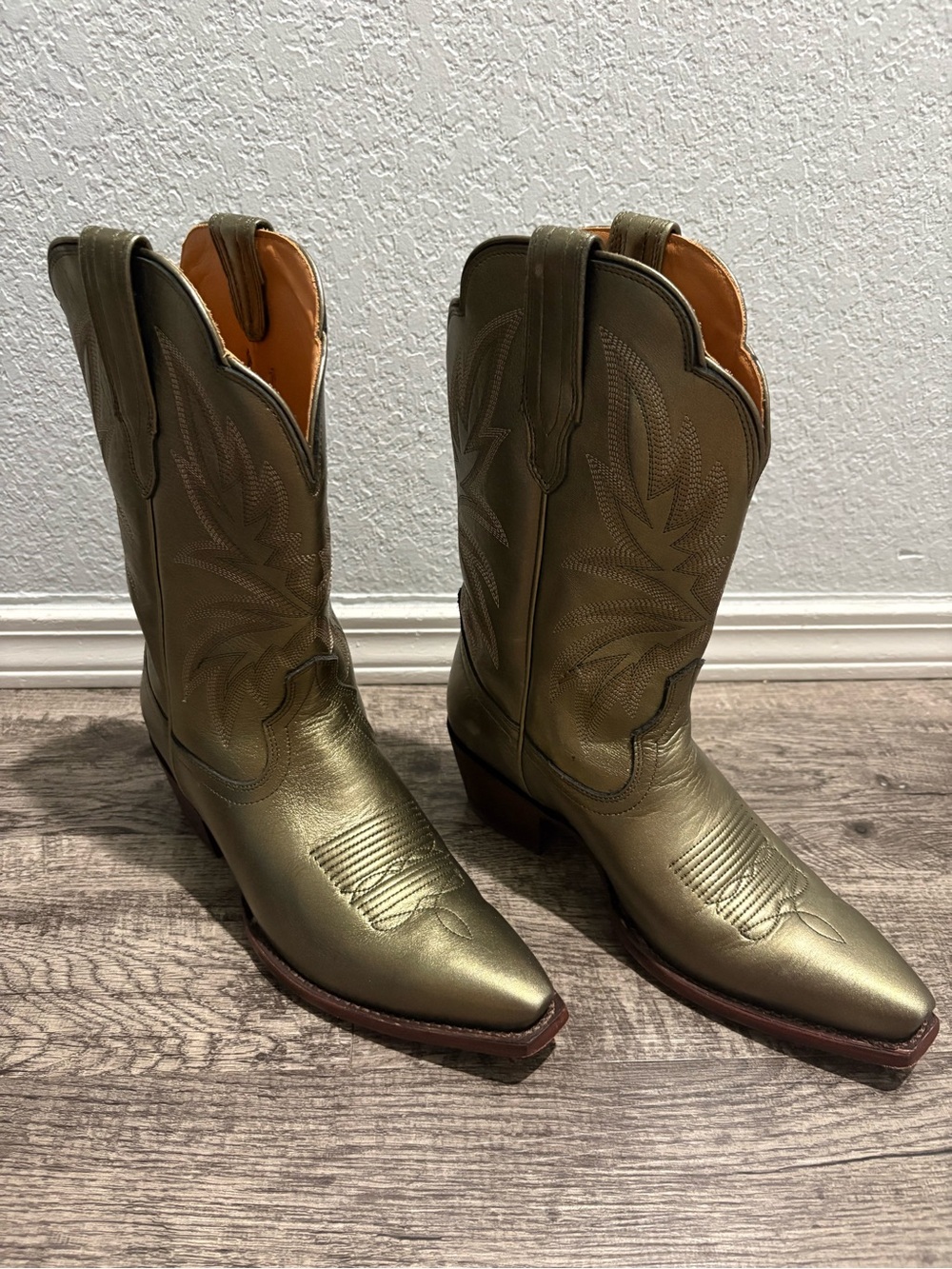 Tecovas Sadie Olive Metallic Boots size 9